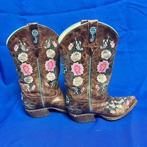 Girls/women’s  size 5- Genuine Leather Macie Bean western Cowboy Boots